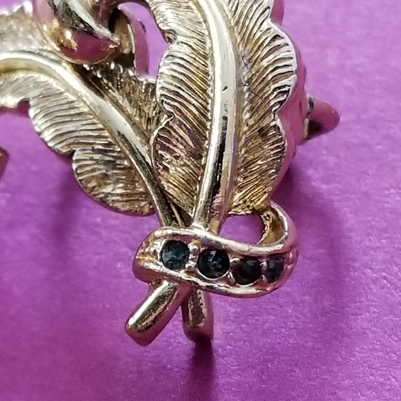 Relisted -Vintage feather plume clip earrings gold blue gems - Picture 4 of 8